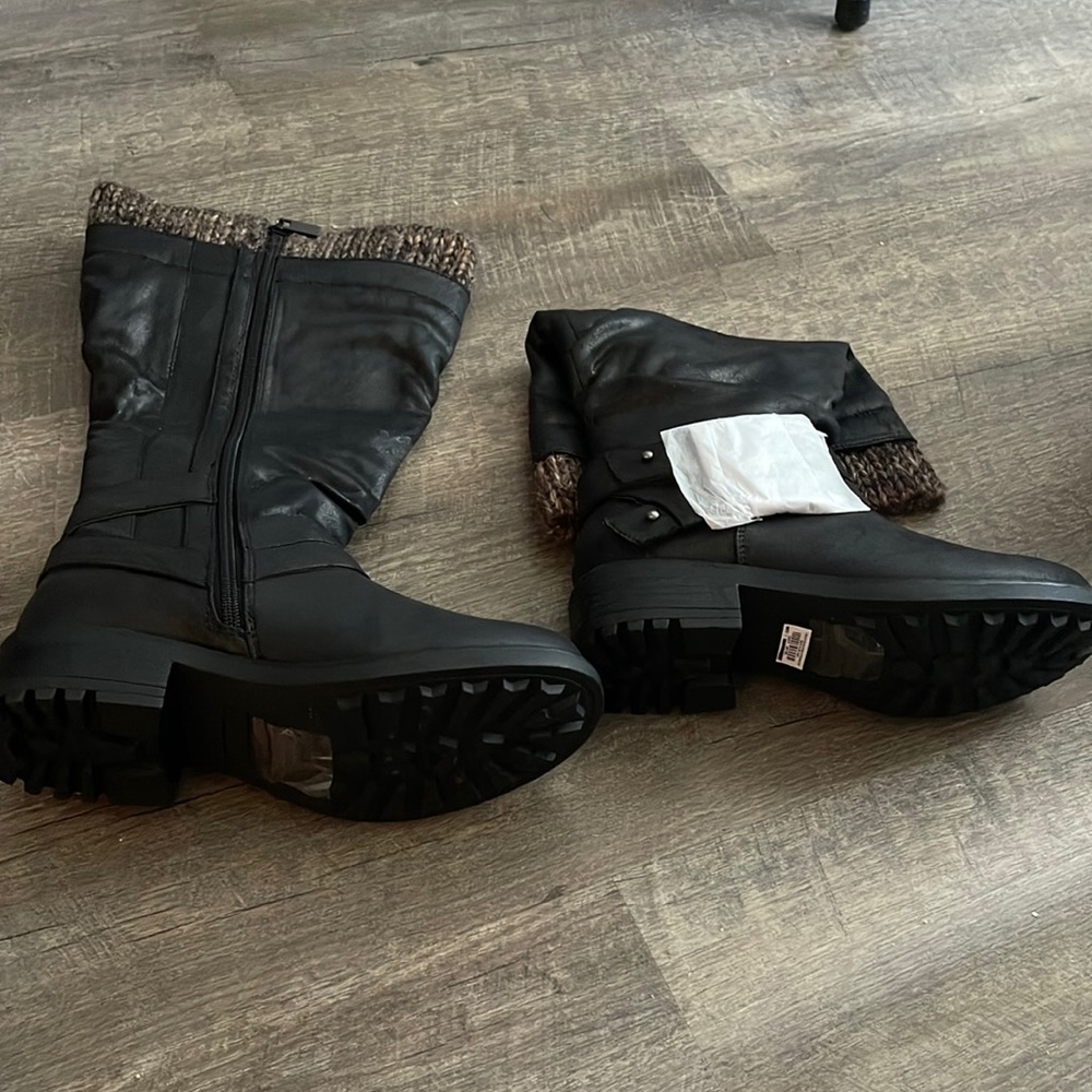 Torrid knee boots size 7 WW black